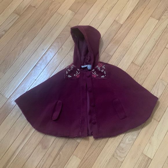 Tahari Other - 🌻 4 for$15 🌻 Tahari hooded cape